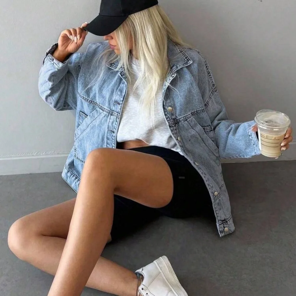 Light wash denim jacket oversized button up jean jacket - Picture 2 of 3